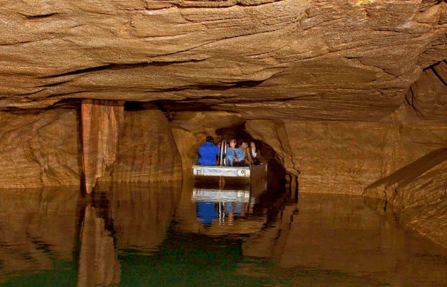 Bluespring Caverns Park, Indiana, USA